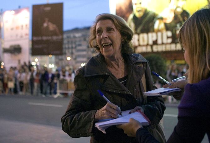 Marivi Bilbao firmando un autógrafo