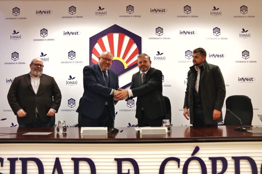 Acuerdo entre la Universidad de Córdoba y la empresa MGSur de La Carlota para avanzar en vehículos eléctricos y de hidrógeno para el sector de la defensa