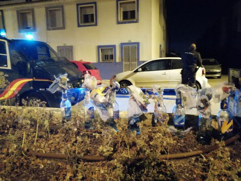 Los presuntos agresores esperaban a los agentes con varios cócteles molotov.