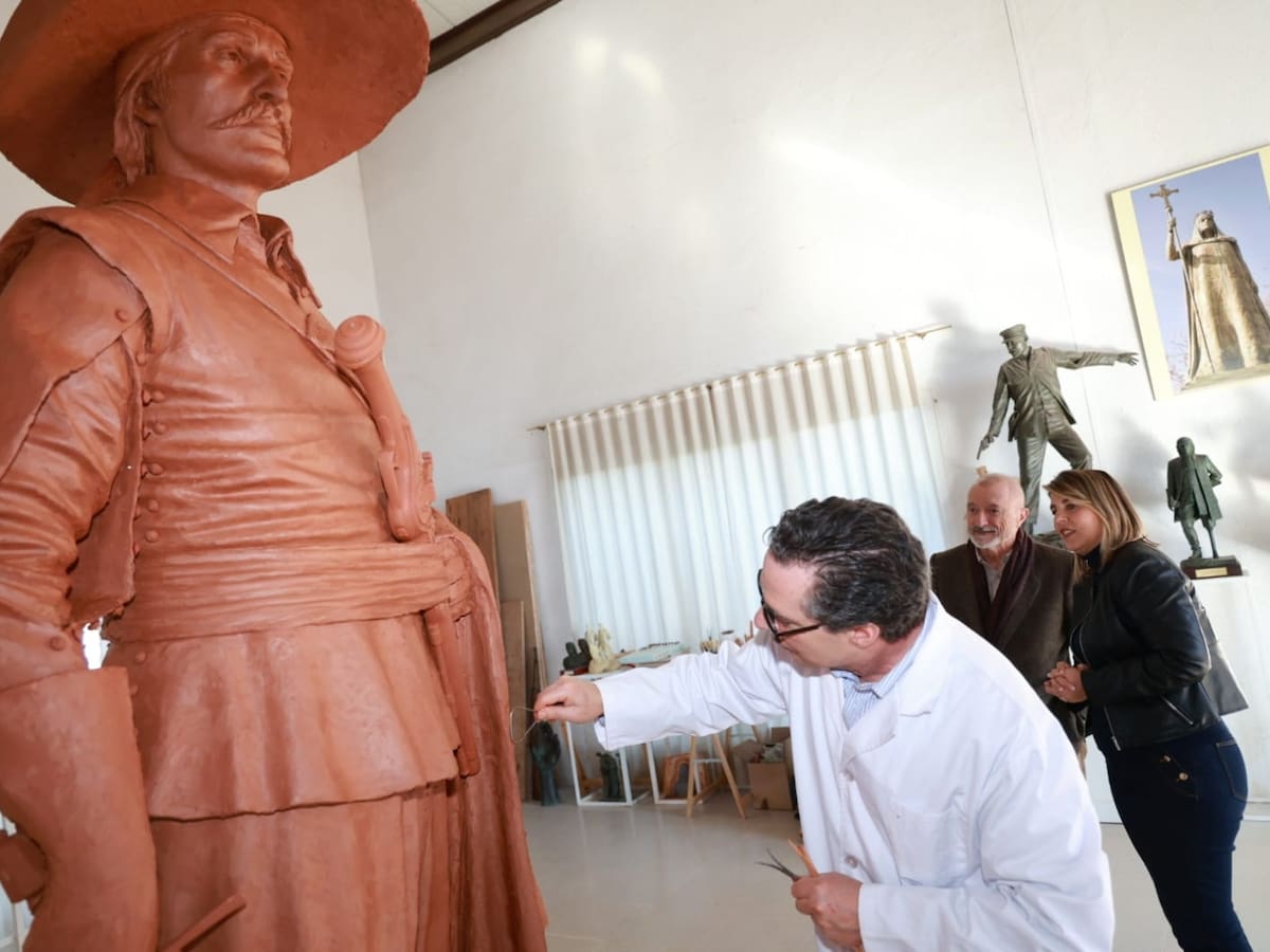“Es mi Alatriste”: Pérez-Reverte avala el monumento que Cartagena dedica a los Tercios