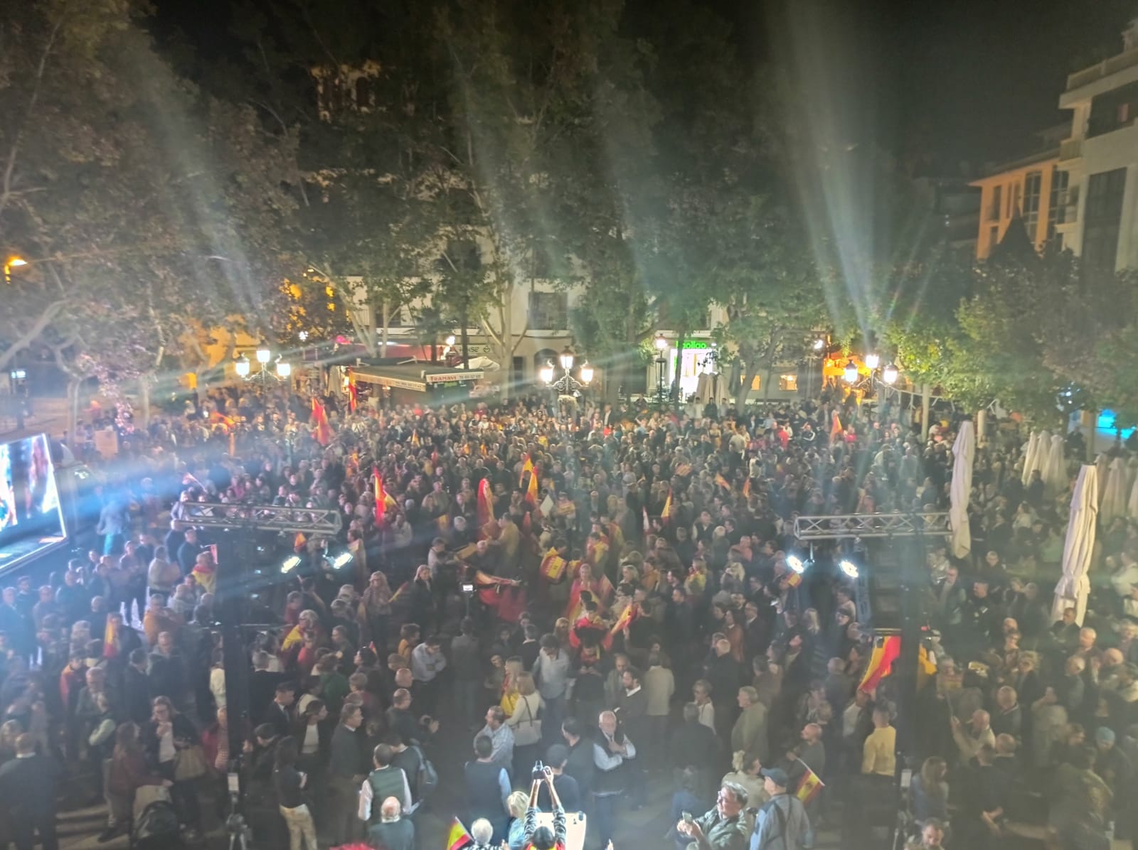 Protesta en contra de la amnistía en la Plaza Calderón de Lorca