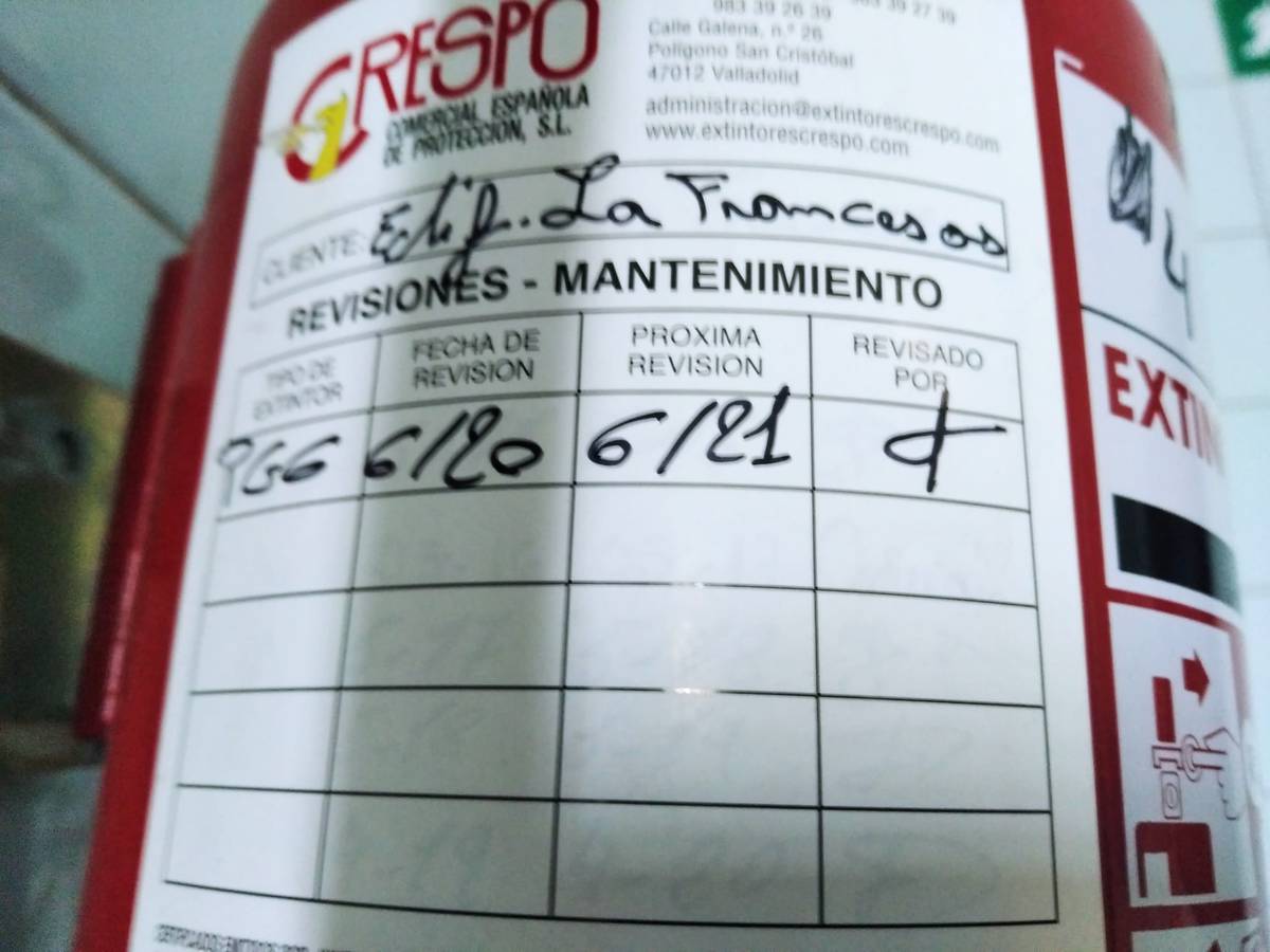 La revisión de los extintores caducó en junio de 2021