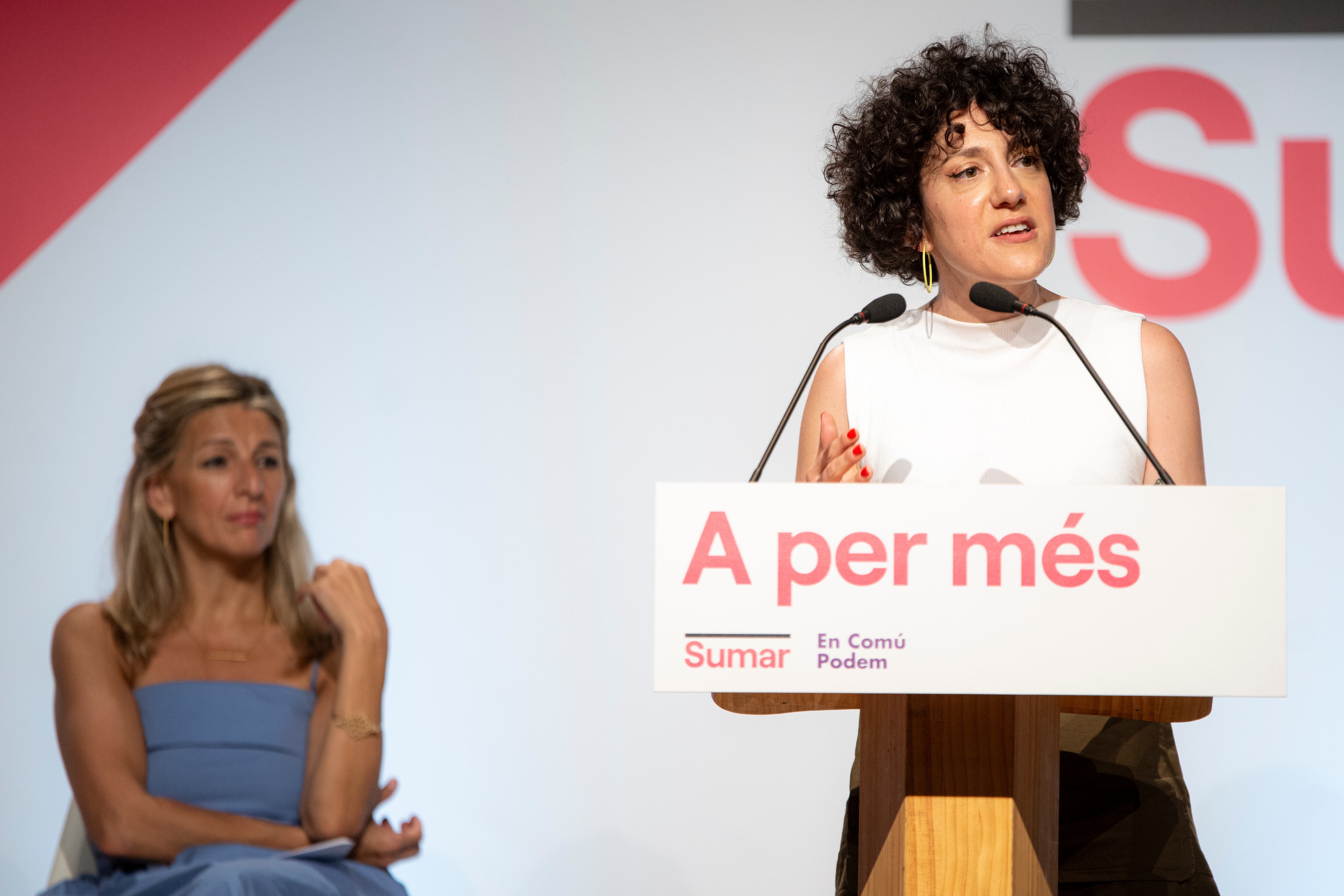 Aina Vidal amb Yolanda Díaz, candidata de Sumar al Congrés. Getty Images.