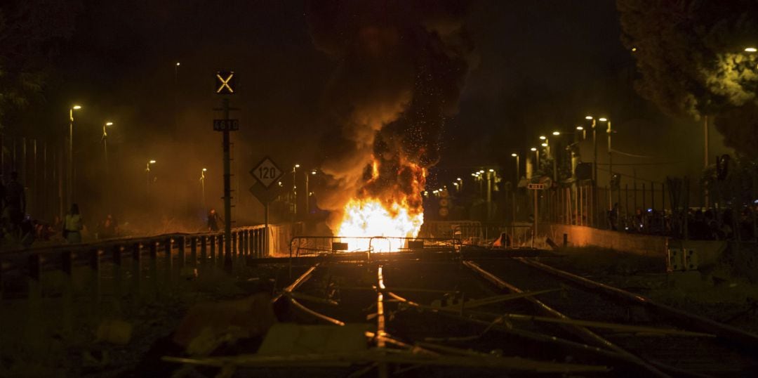 Imagen de la noche del 3 de octubre de 2017 en el entorno de las vías