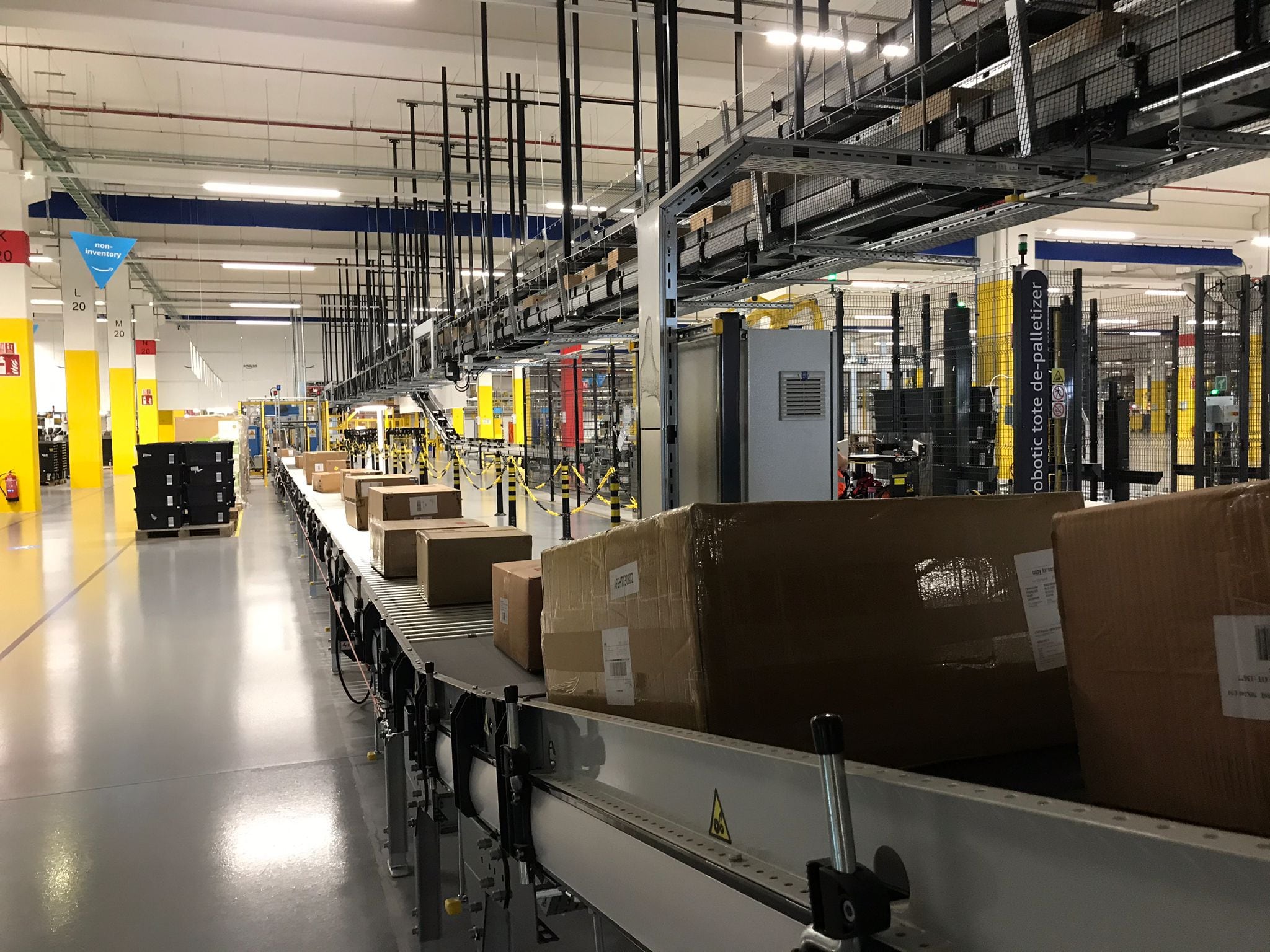 Interior de la nau d'Amazon a El Far.