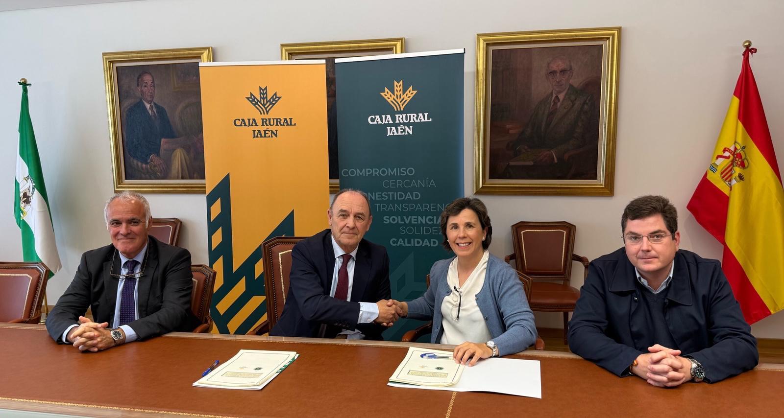 De izquierda a derecha, el consejero de Caja Rural de Jaén, Francisco de la Torre Moreno; el presidente de la entidad, Juan Núñez Pérez; la presidenta del Colegio de Odontólogos y Estomatólogos, Francisca Perálvarez Aguilera y el tesorero del Colegio, Alonso Rosas Contreras.