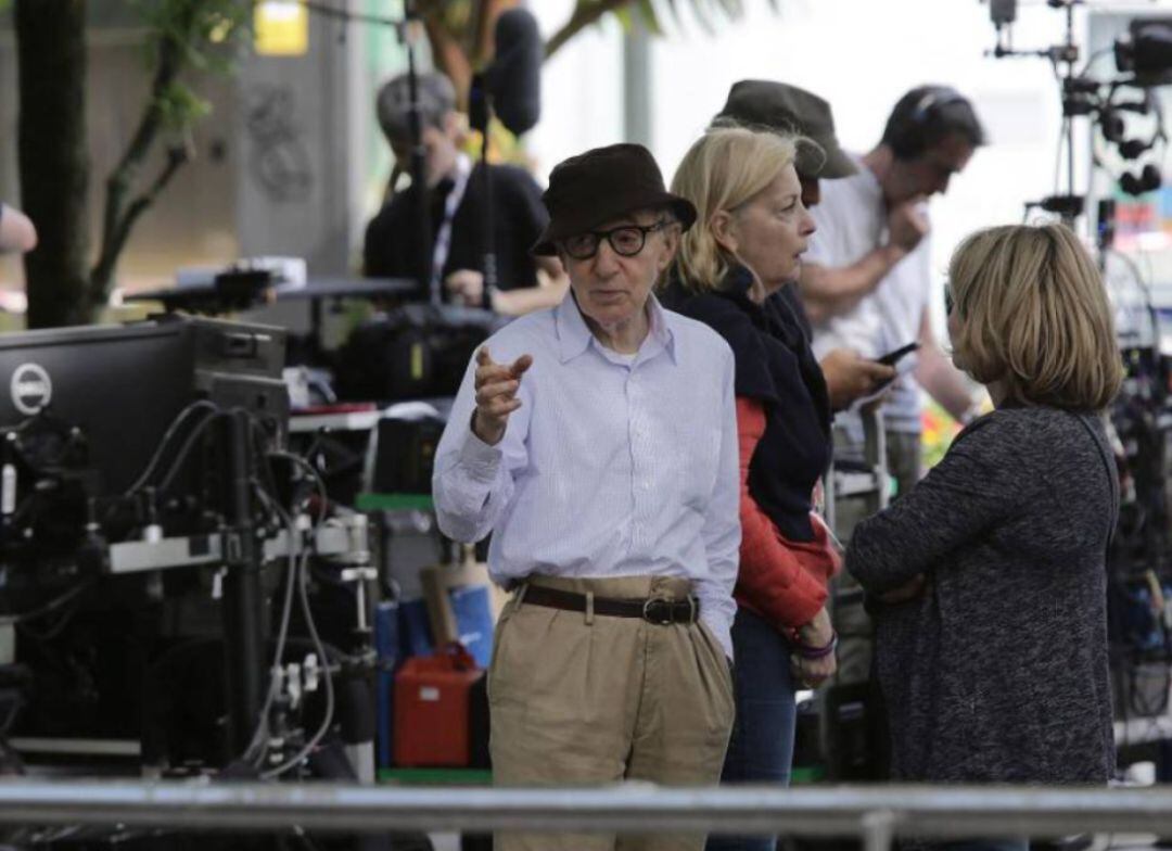 Woody Allen durante el rodaje en el Boulevard donostiarra