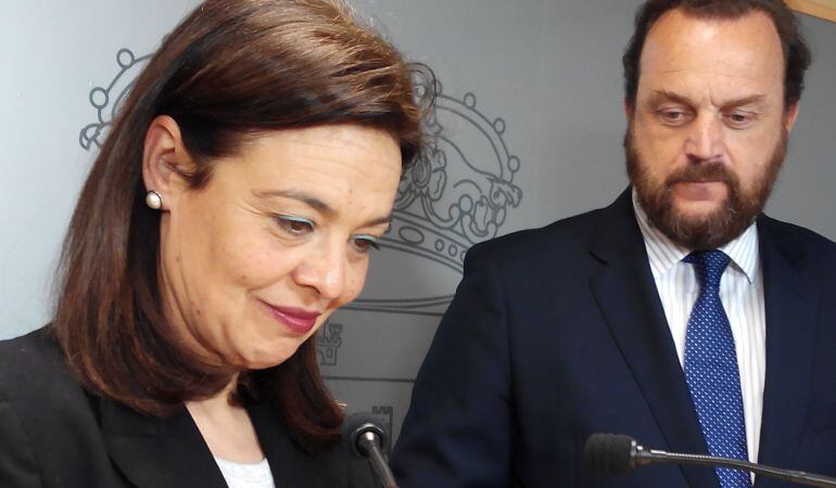 En la foto Pilar Zamora y a la derecha el presidente de la Federación Española de Bebidas Espirituosas, Bosco Torremocha durante el acto de la firma del convenio de colaboración.