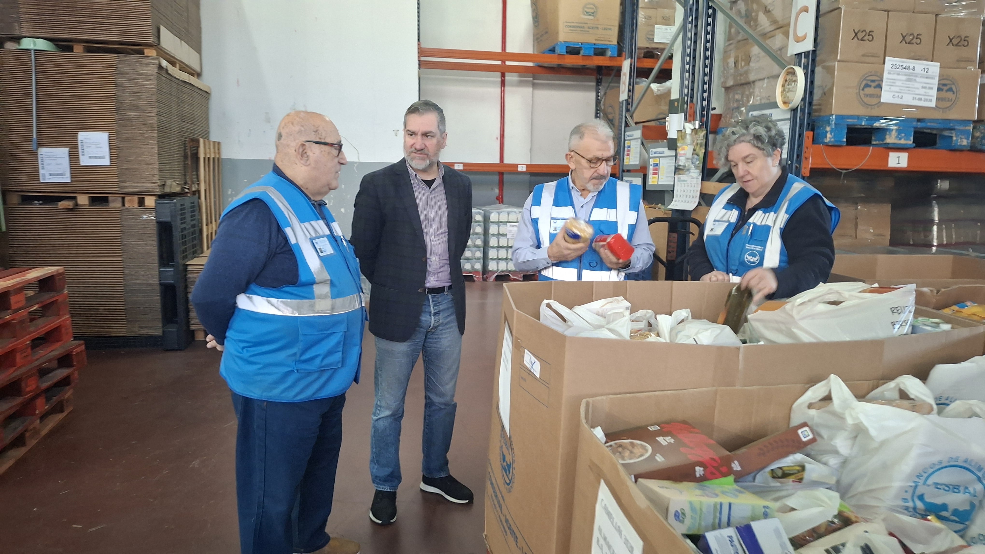 Alberto Cunha visita las instalaciones del Banco de Alimentos en Vigo