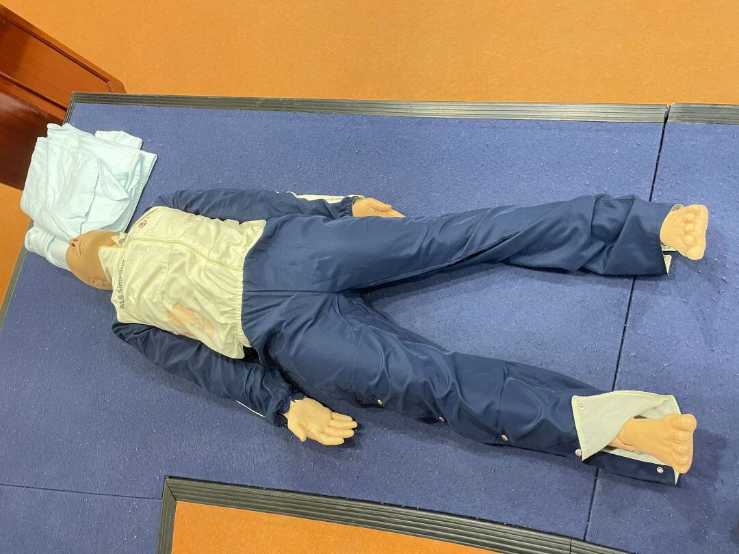 La Policia ha valorado el enfoque práctico del taller realizado con maniquís sanitarios