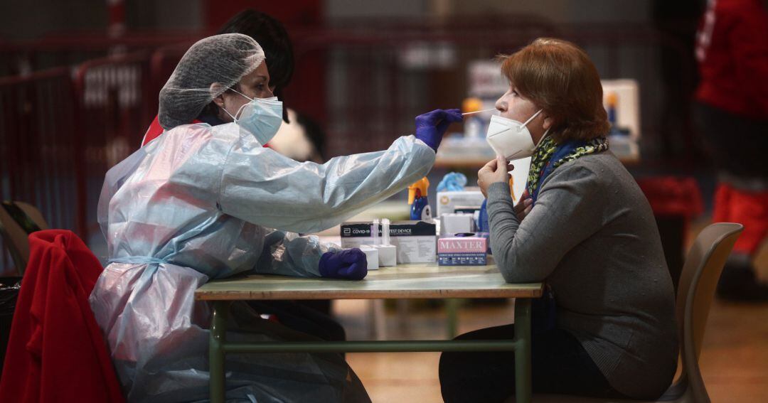 Realización de prueba PCR para detección del COVID-19