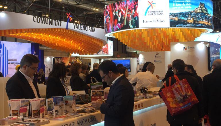 Primer día de Fitur 2016 en el stand de la Comunitat Valenciana