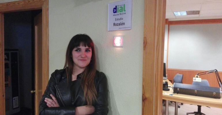 María Rozalen, en el estudio de Cadenal Dial Albacete que lleva su nombre