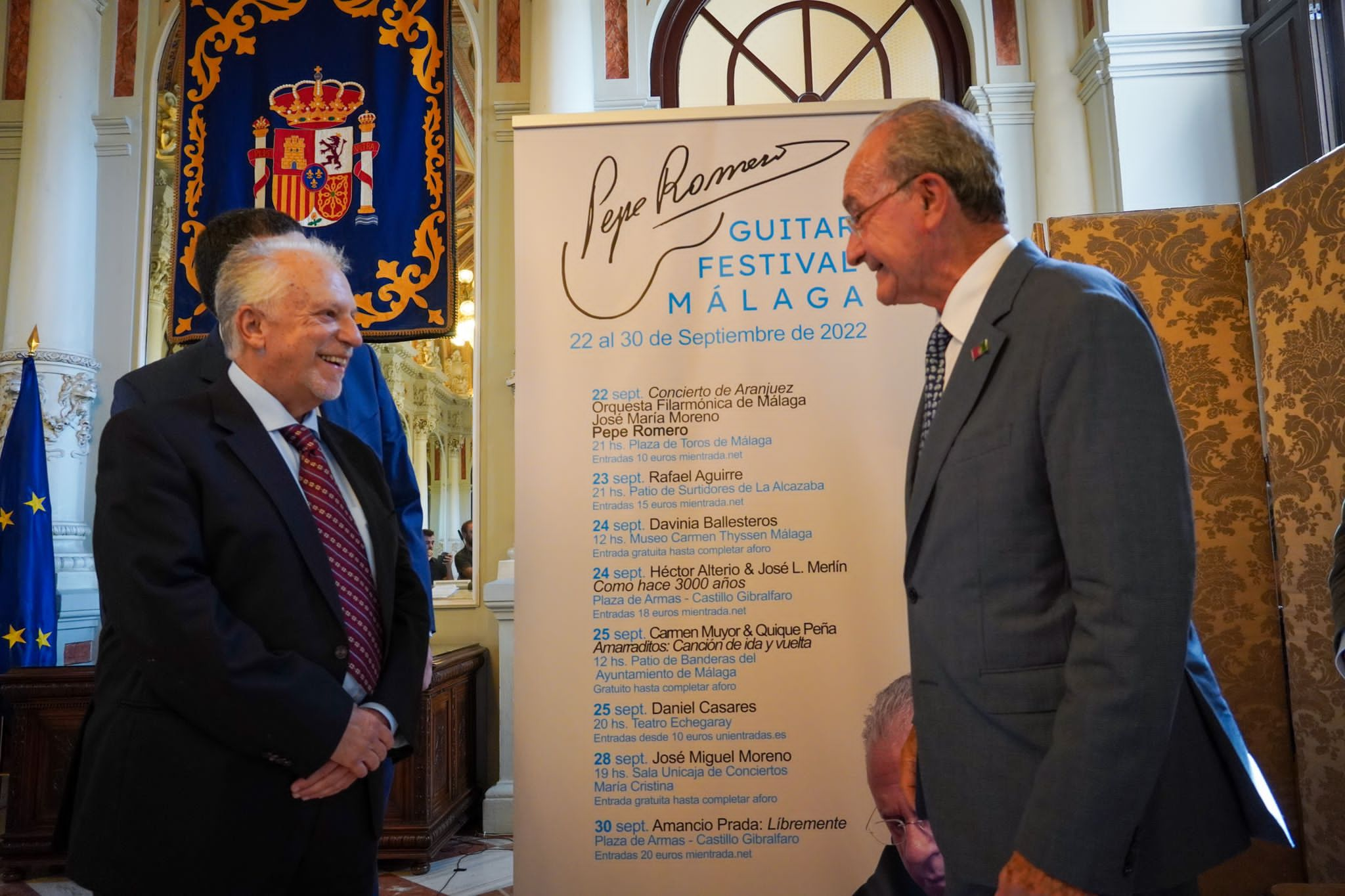 El guitarrista malagueño Pepe Romero y el alcalde de Málaga, Francisco de la Torre, en la presentación del &#039;Pepe Romero Guitar Festival&#039;