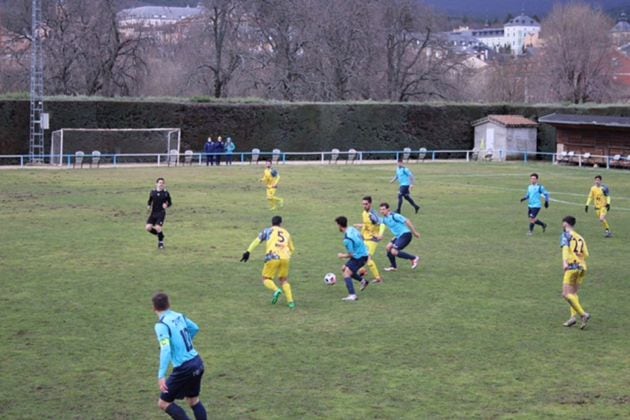 El estado del terreno de juego condicionó el partido