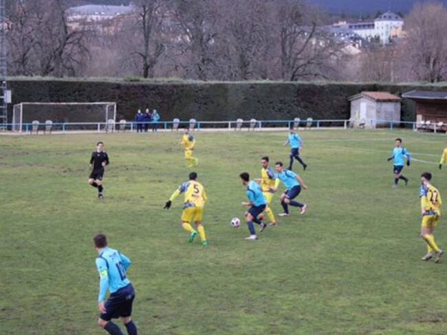 El estado del terreno de juego condicionó el partido