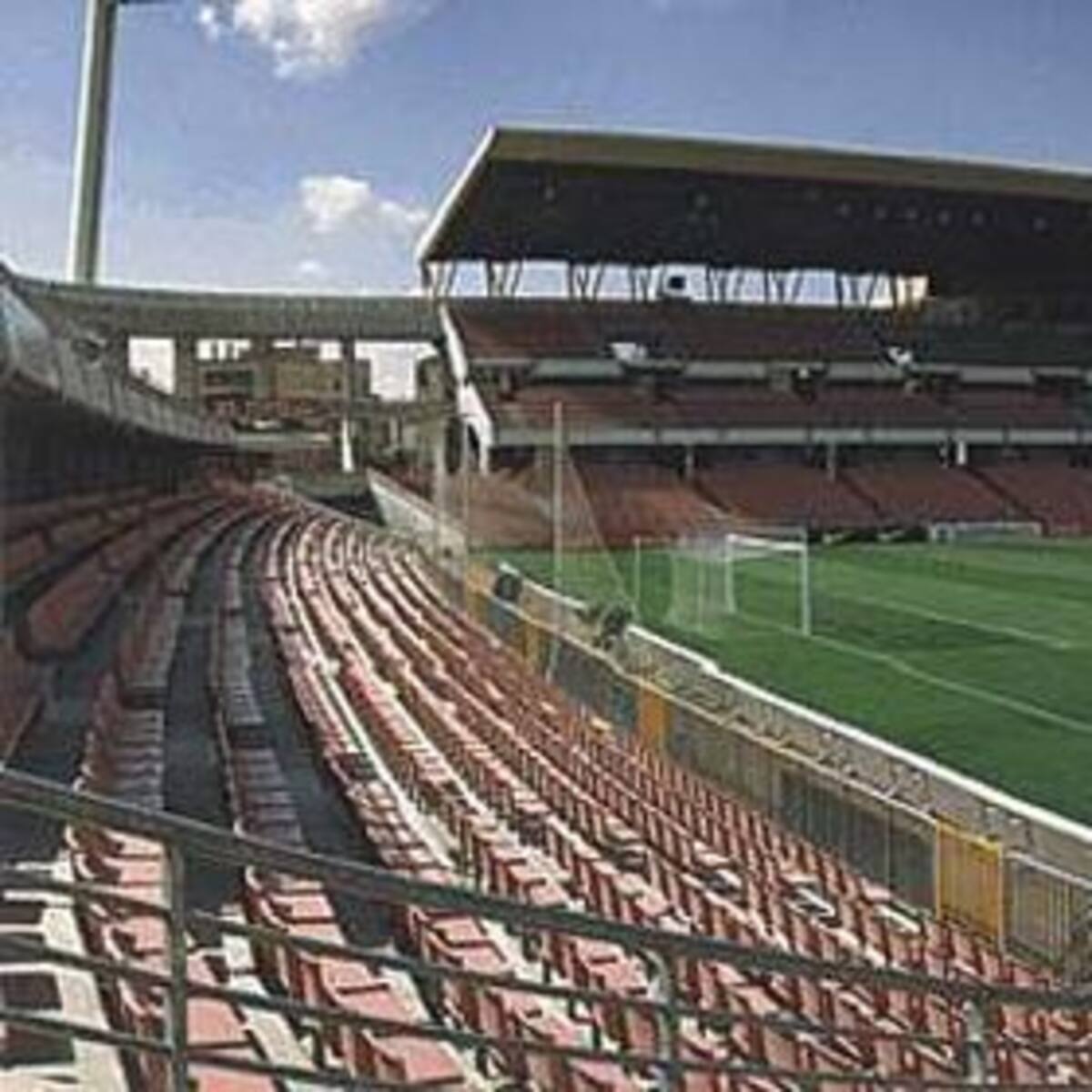 IU quiere que el Granada CF pague más por Los Cármenes