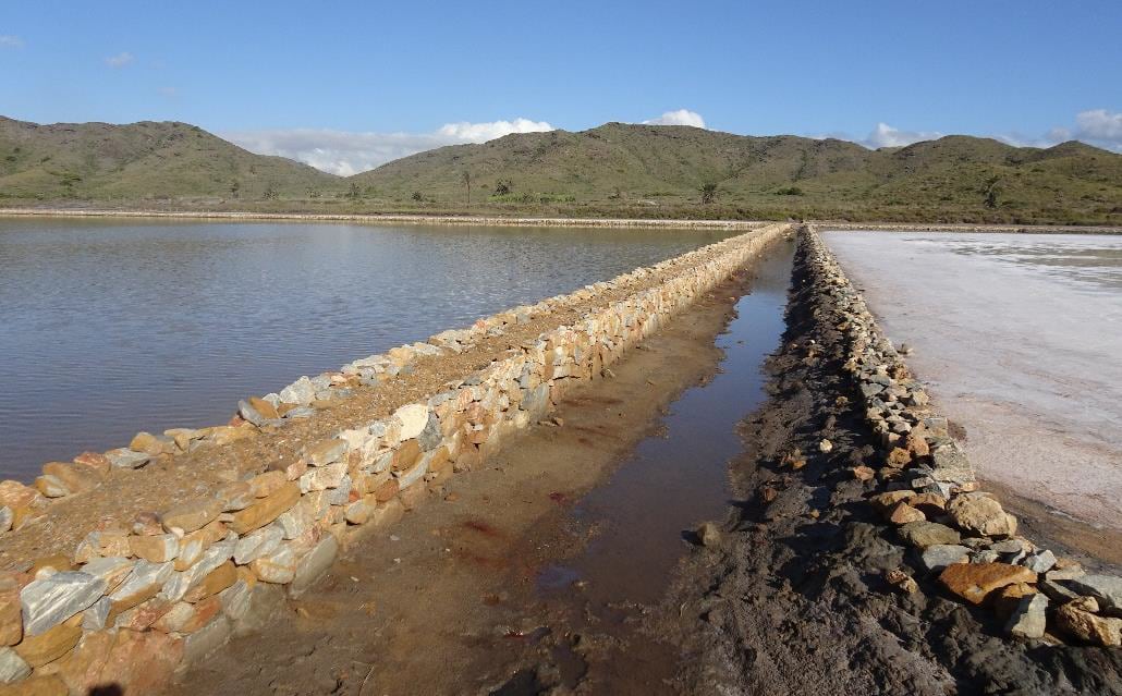 Las actuaciones incluyen la adecuación de una de las motas del recinto salinero del Rasall