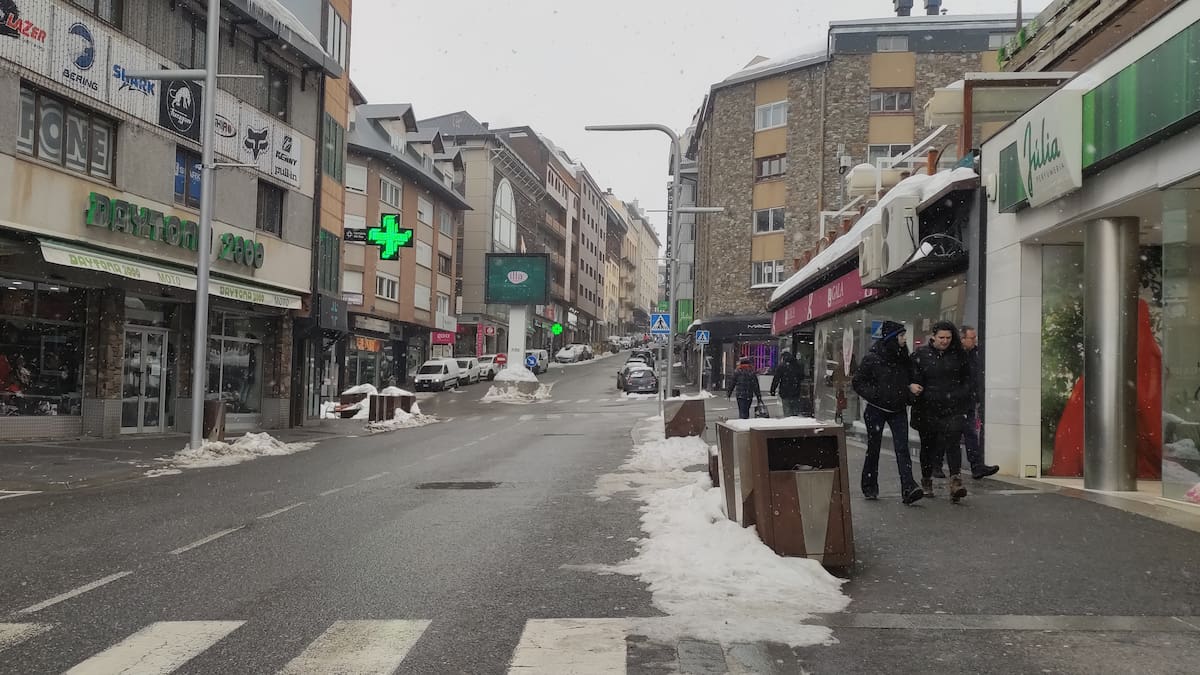 La patronal i l'oposició política celebren els ajuts al Pas, però n'esperen més
