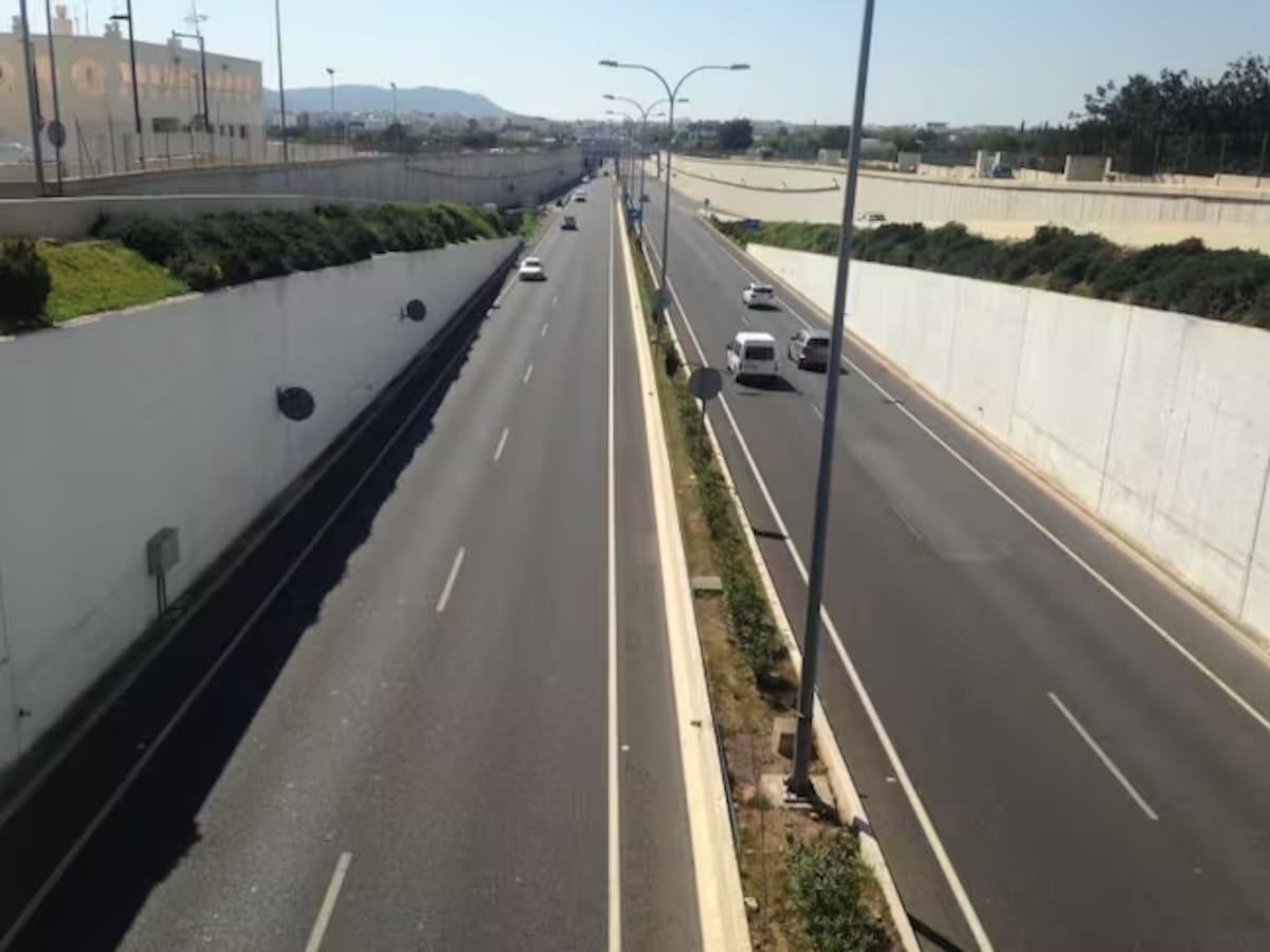 Cinco heridos, uno de ellos grave, en un accidente de tráfico en la carretera del Aeropuerto
