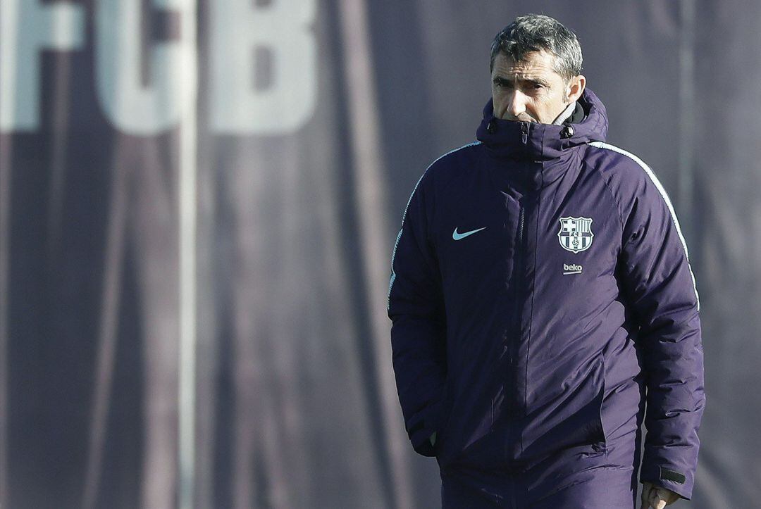 Ernesto Valverde, en un entrenamiento del Barcelona.