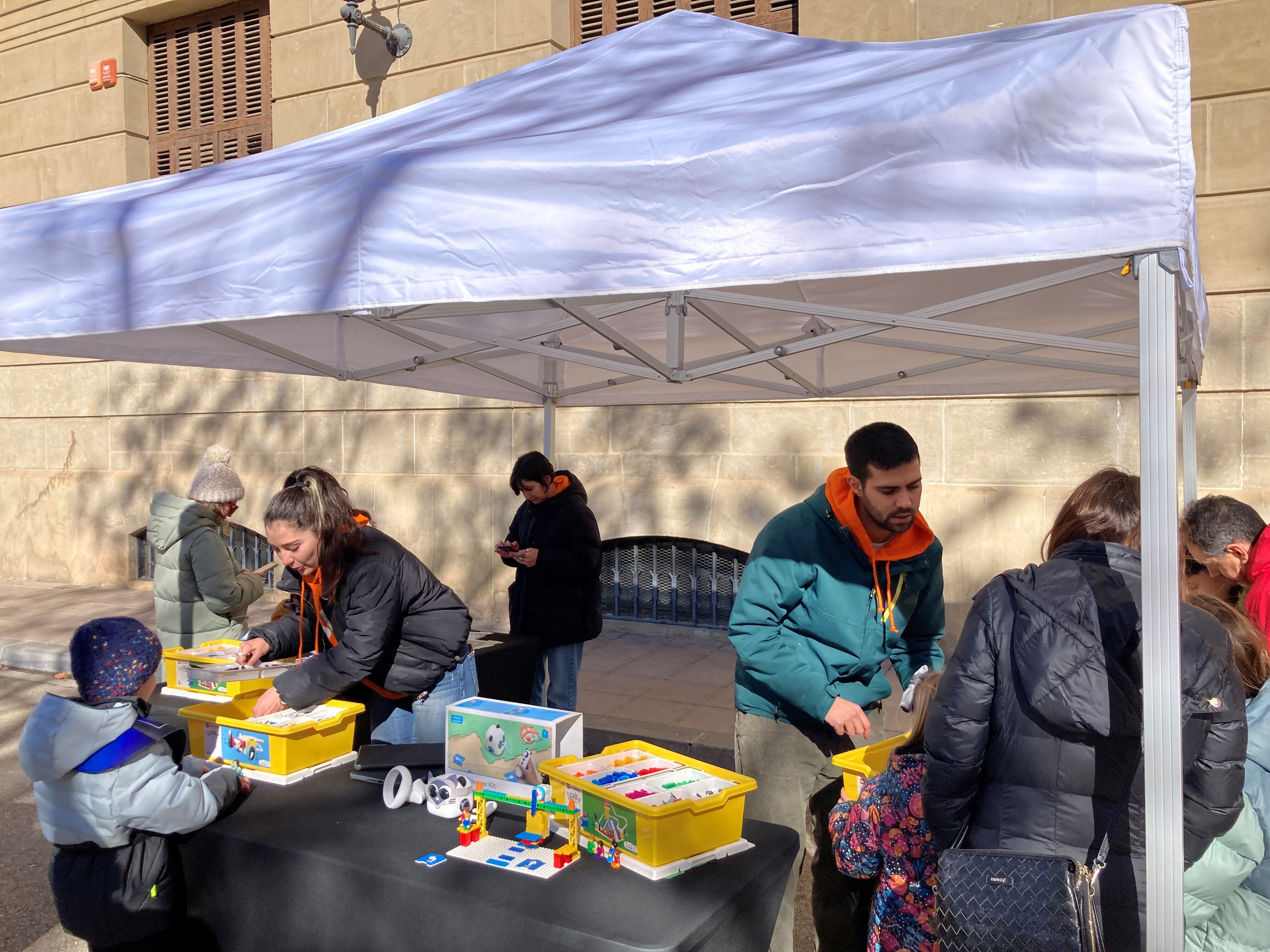 Actividad de la furgoneta tecnológica Think BIG Space en Huesca