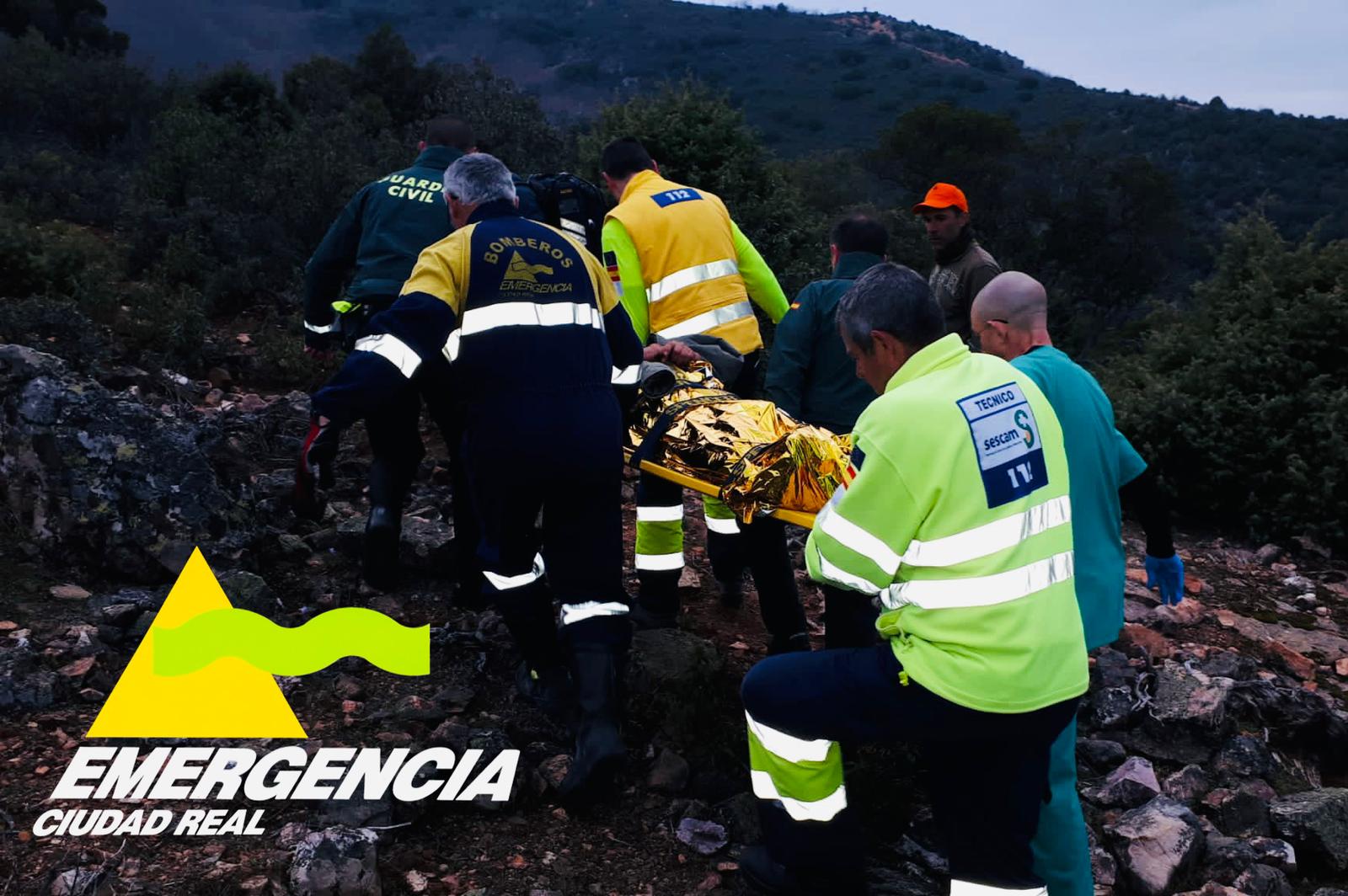 Imagen del rescate de un trabajador de una Montería en Fuencaliente , en una finca cercana al Puerto de Valderrepisa. Km 109 de la N-420