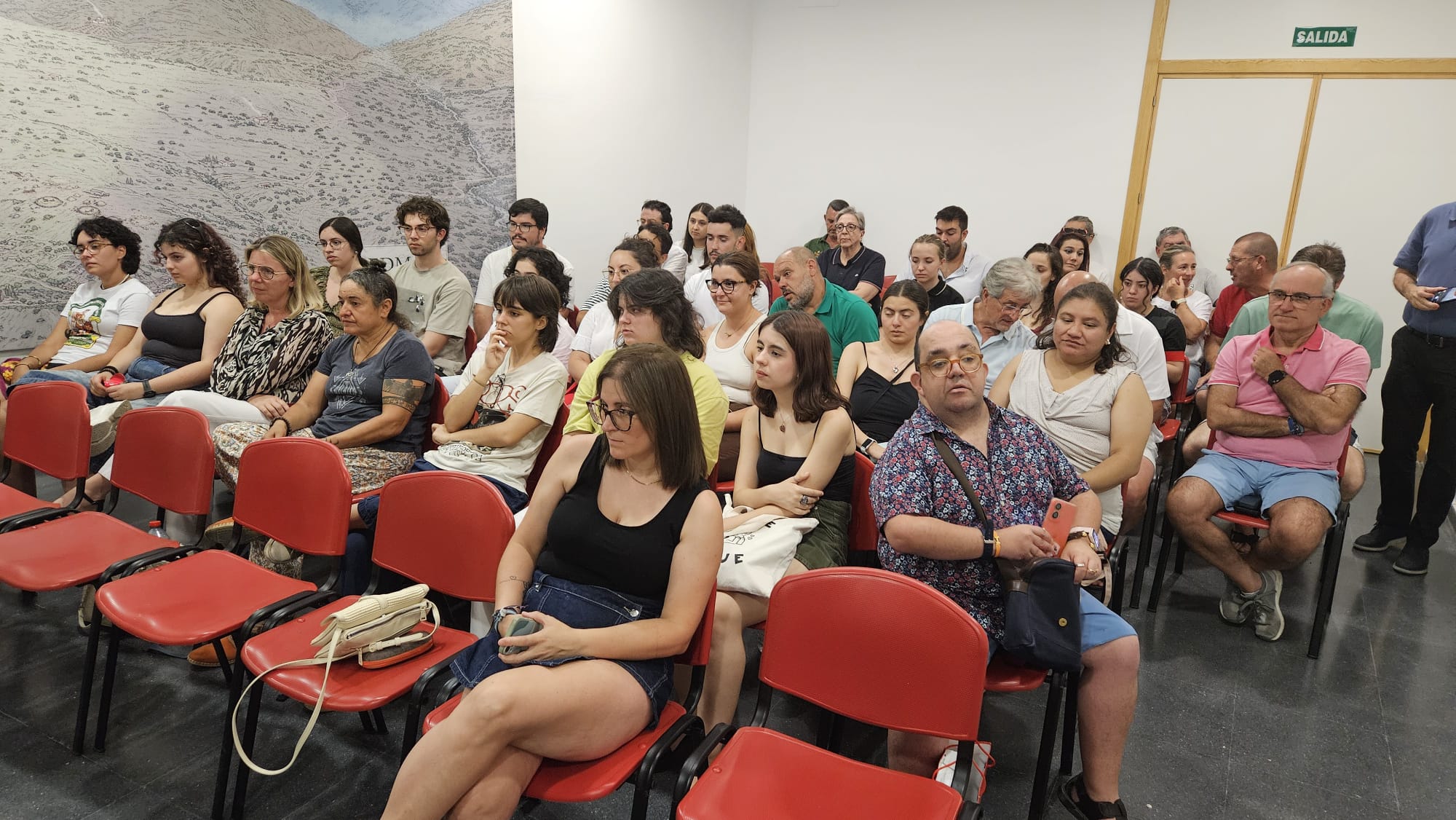 Alumnas/as y publico asistente a la inauguración del VII Curso del Cuaternario en Bedmar