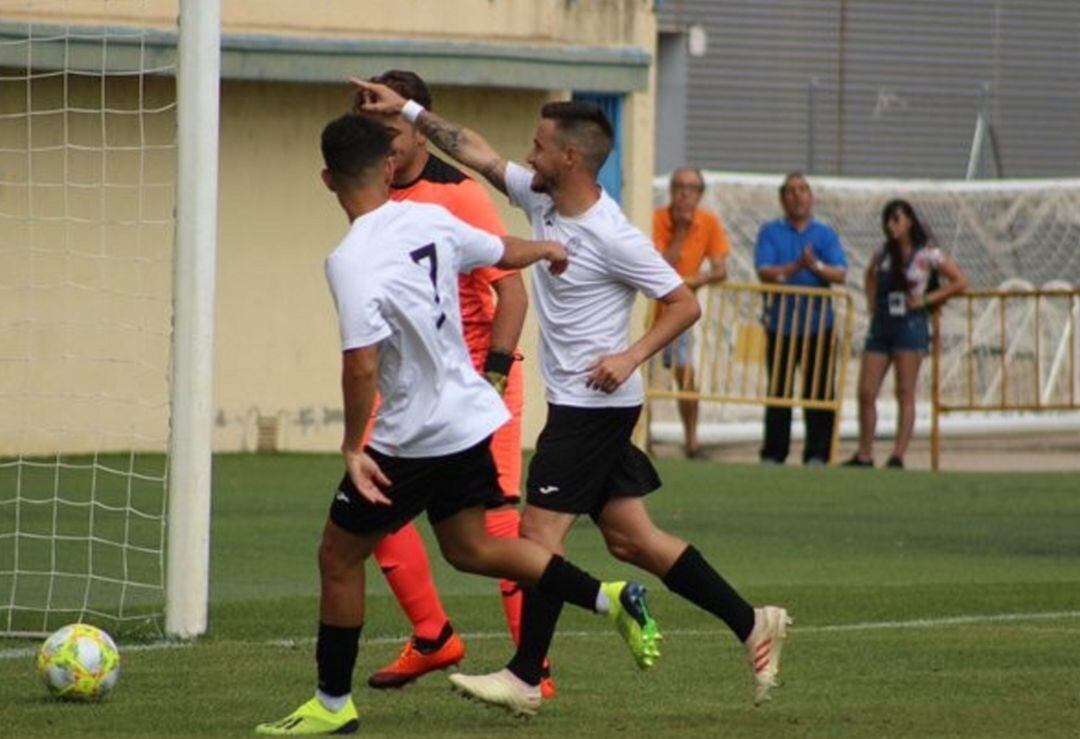 Gerica celebra el primer gol del Conquense 