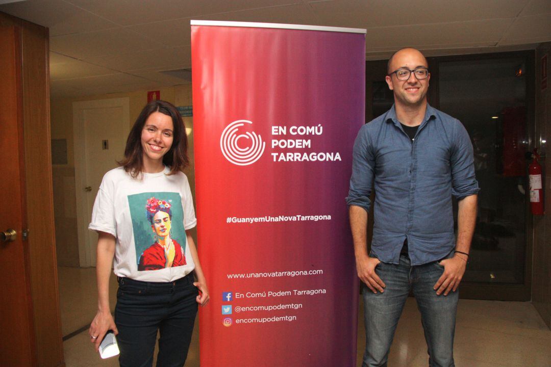 La cap de llista d&#039; En Comú Podem, Carla Aguilar, i el número dos, Hermán Pinedo, després de l&#039;assemblea de la formació. 