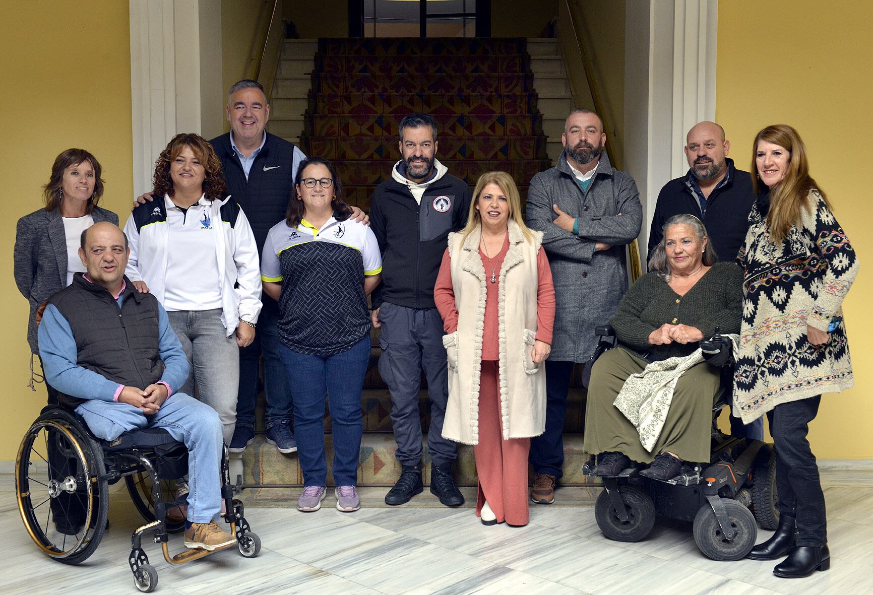 La alcaldesa de Jerez junto a los premiados