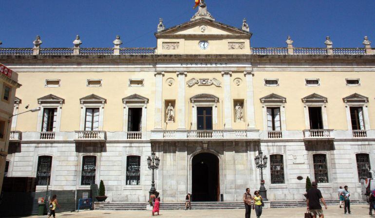 Façana de l'ajuntament de la ciutat.