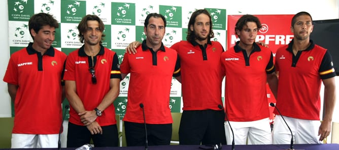 Marc López, David Ferrer, el capitán Albert Costa, Feliciano López, Rafael Nadal y Fernando Verdasco, durante la rueda de prensa de presentación de la semifinal de la Copa Davis contra Francia