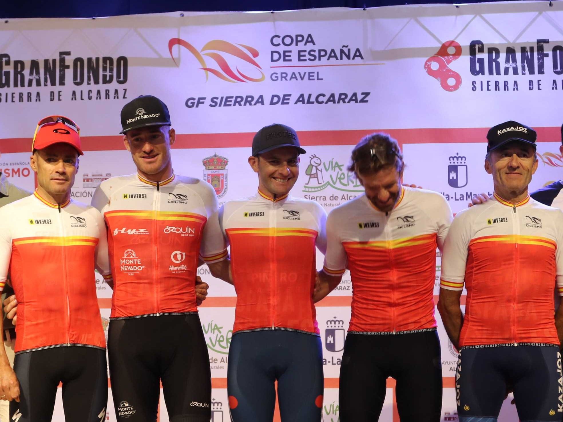 Nacho Pérez Martín, segundo por la izquierda, junto a los ganadores del resto de categorías de la Copa de España de Gravel