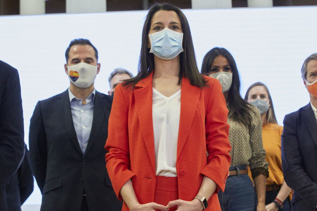 La presidenta de Ciudadanos, Inés Arrimadas, en la rueda de prensa que ha dado tras una reunión de la Ejecutiva Nacional, en Madrid (España), a 15 de marzo de 2021. La Ejecutiva de Ciudadanos se ha reunido hoy después de que varios dirigentes del partido 