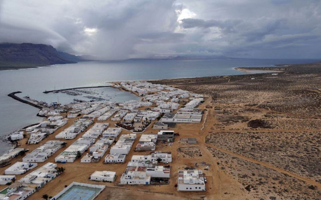 Vista aérea de Caleta de Sebo, en La Graciosa.