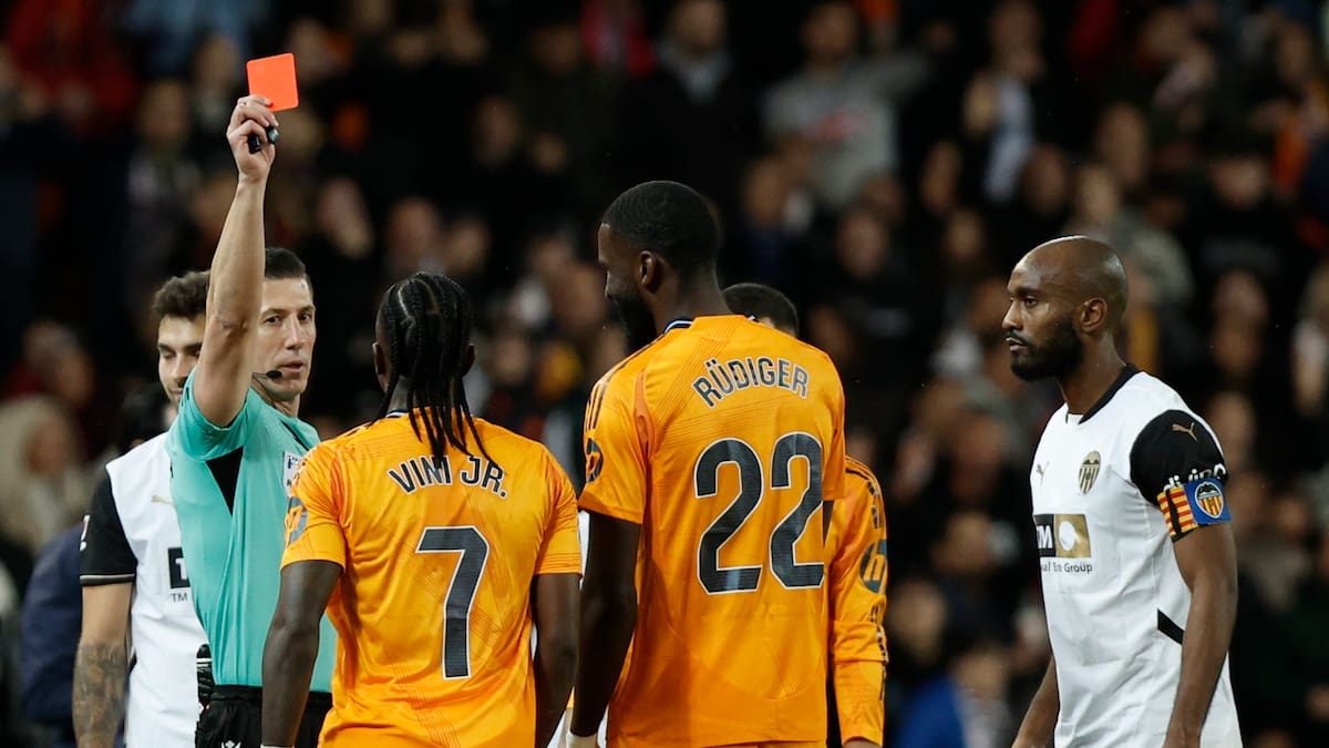 La redacción del acta arbitral puede 'salvar' a Vinicius: Iturralde explica por qué Soto Grado fue benévolo con el brasileño