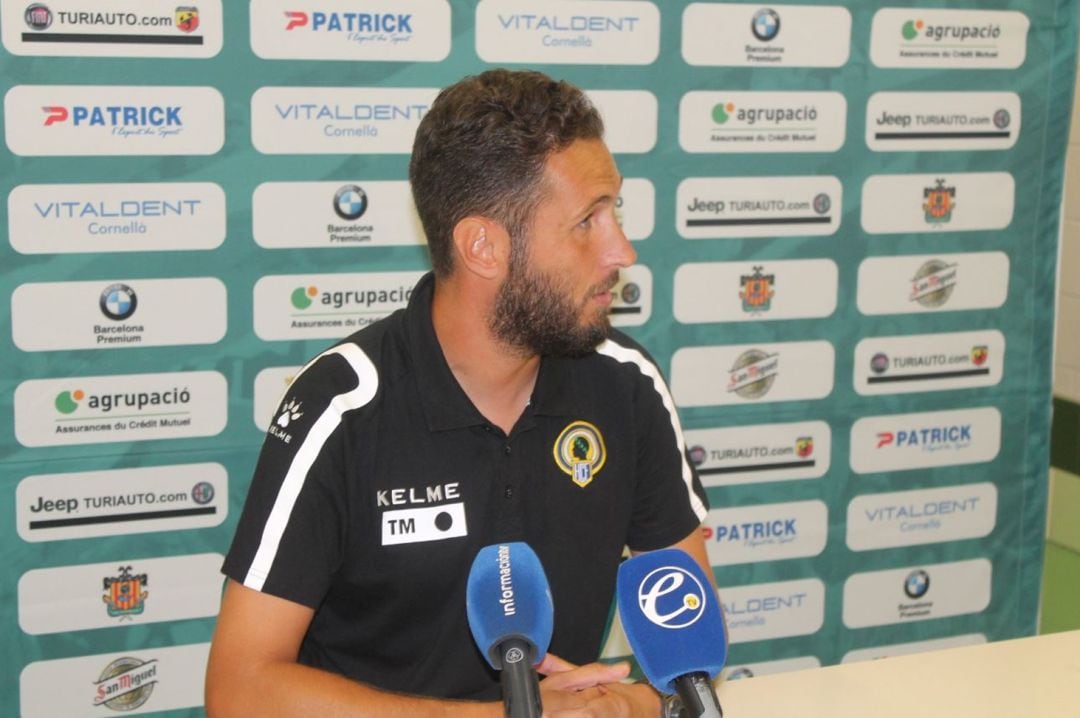 Planagumà atiende a los medios de comunicación en la sala de prensa de Cornellá