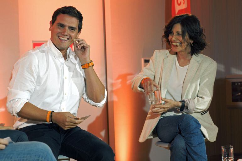 El presidente de Ciudadanos, Albert Rivera,durante su intervención en el acto electoral celebrado hoy en Lugo arropando a la candidata de su partido para presidir la Xunta, Cristina Losada,d.