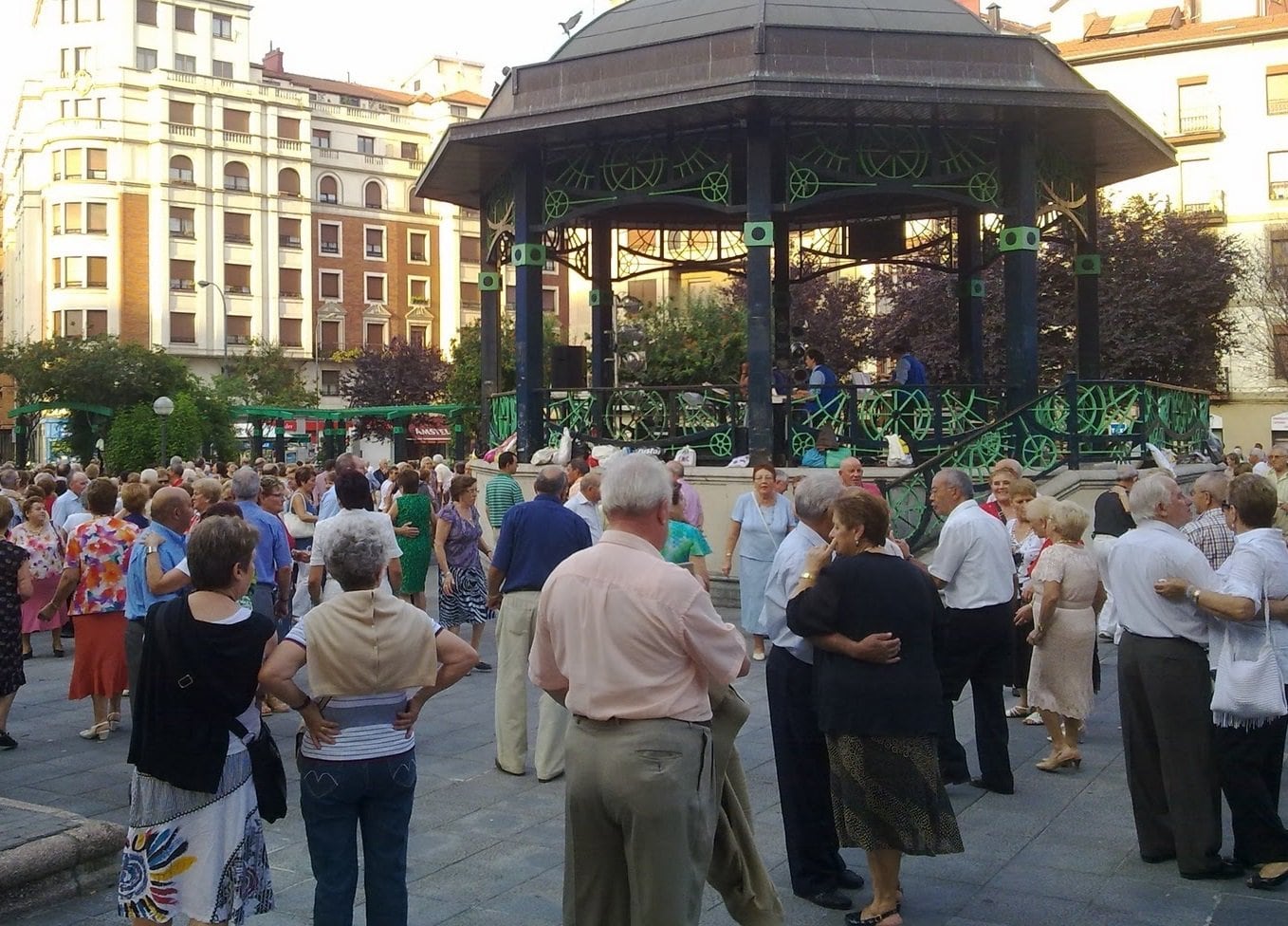 Imagen de bailables para mayores en Bilbao.