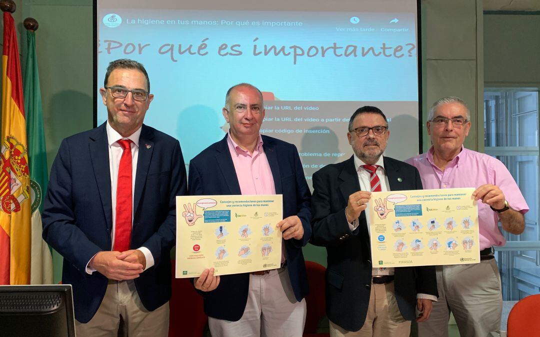 El delegado de Salud y Familias en Málaga, Carlos Bautista, en la presentación de la campaña "La higiene en tus manos"