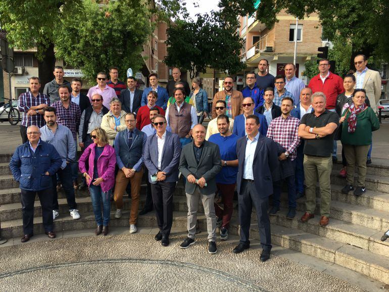 Comeciantes y hosteleros salen de la Mesa de Veladores