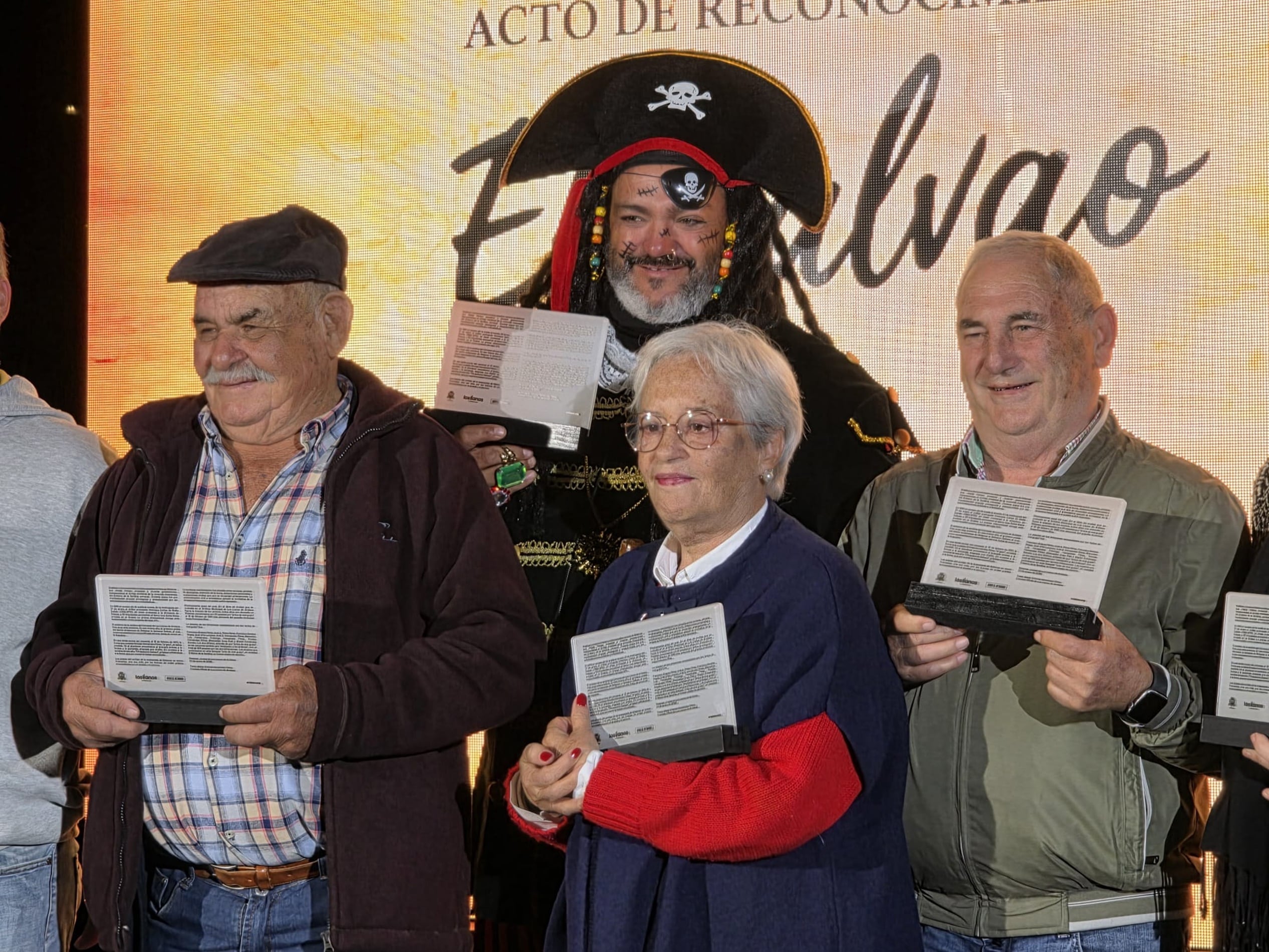 María Víctoria Hernández junto a los familiares represaliados por el Franquismo