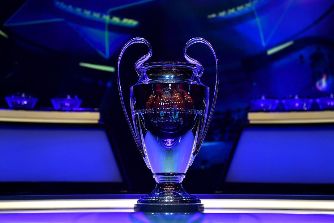 Trofeo de la Champions League en la sede de la UEFA en Nyon