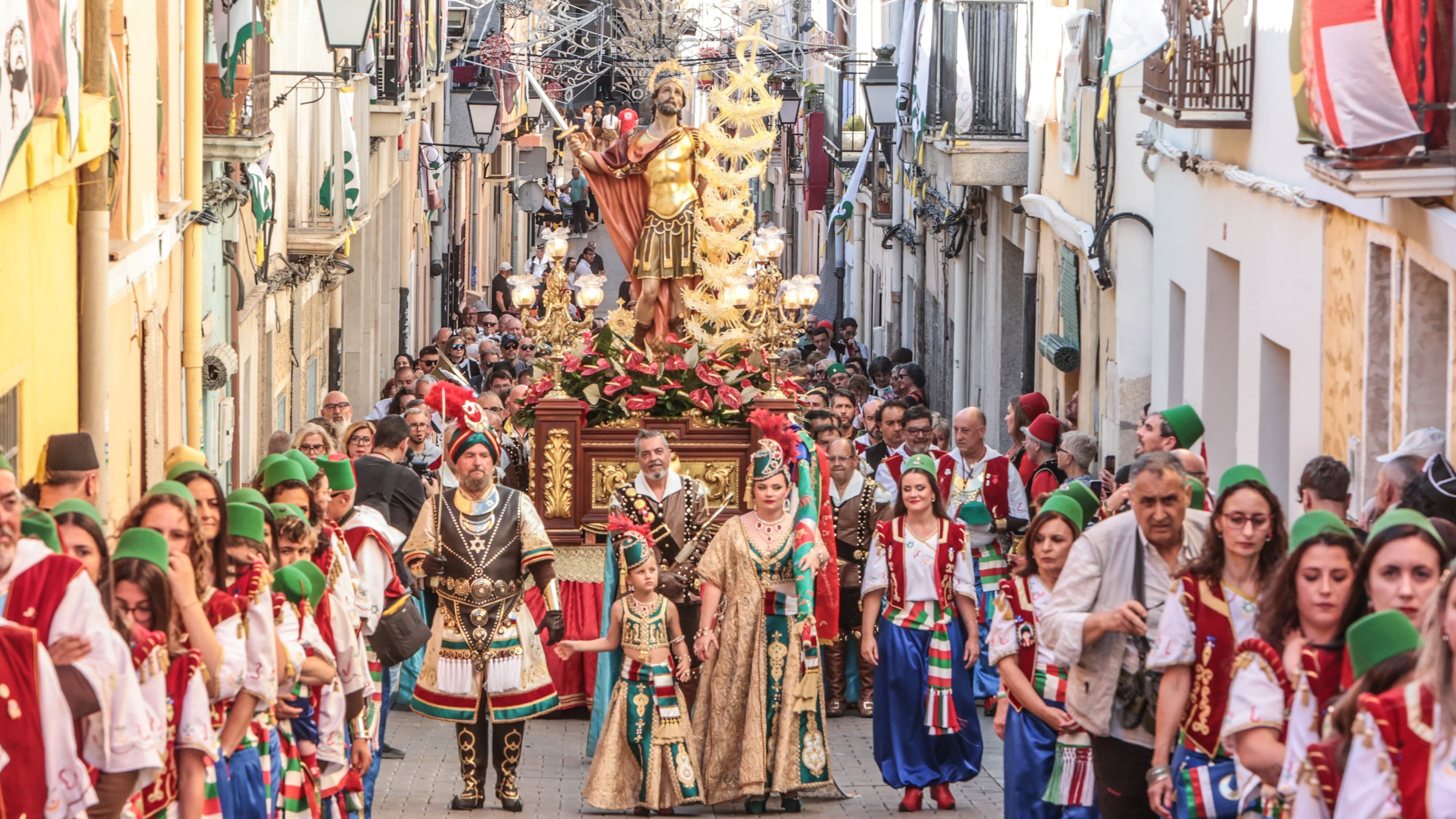 La Subida del Santo marca el final de las fiestas de Moros y Cristianos de Petrer 2025