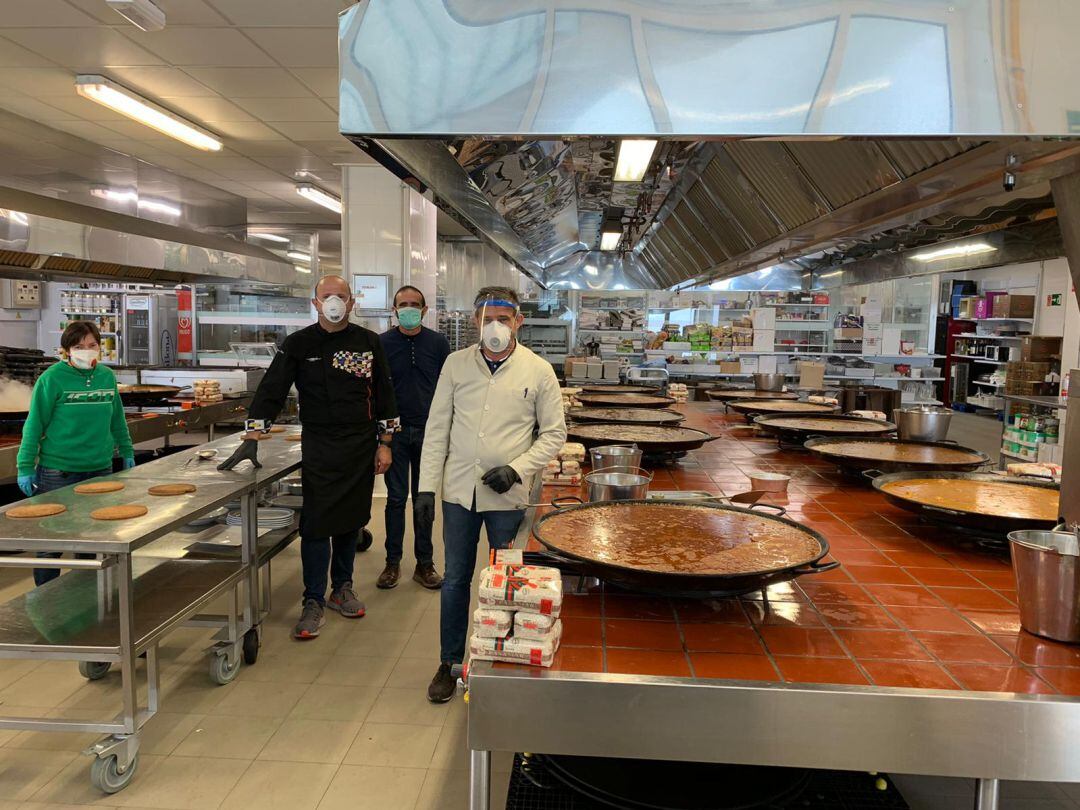 &#039;El Faroli&#039; ha preparado 750 raciones de arroz y pavo para el personal sanitario, emergencias y policía