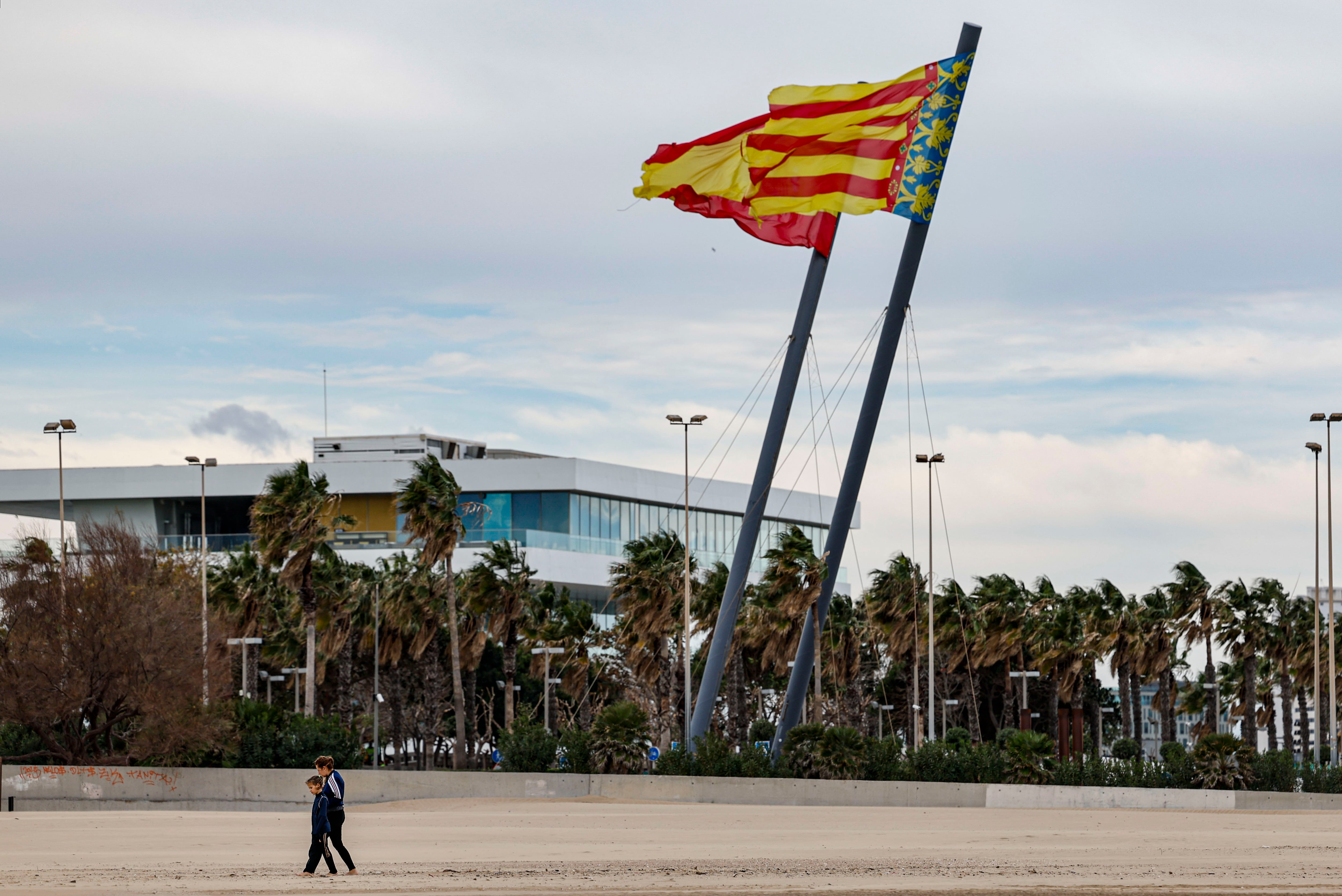 Emergencias emite un aviso especial ante el temporal de viento y alerta de rachas de hasta 120 km/h en la Comunitat Valenciana