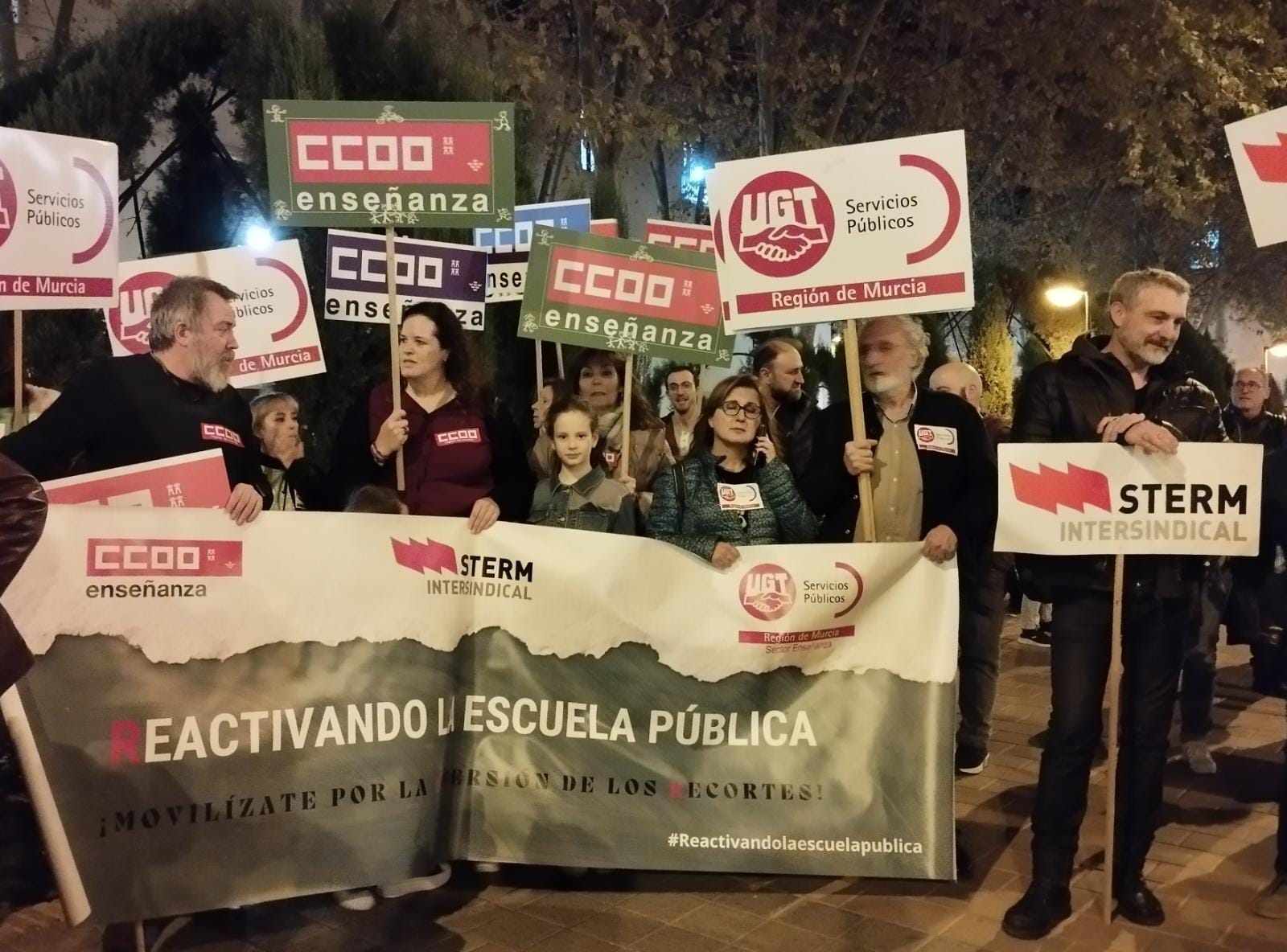 Manifestación por la escuela pública este miércoles a su salida frente al Palacio de San Esteban