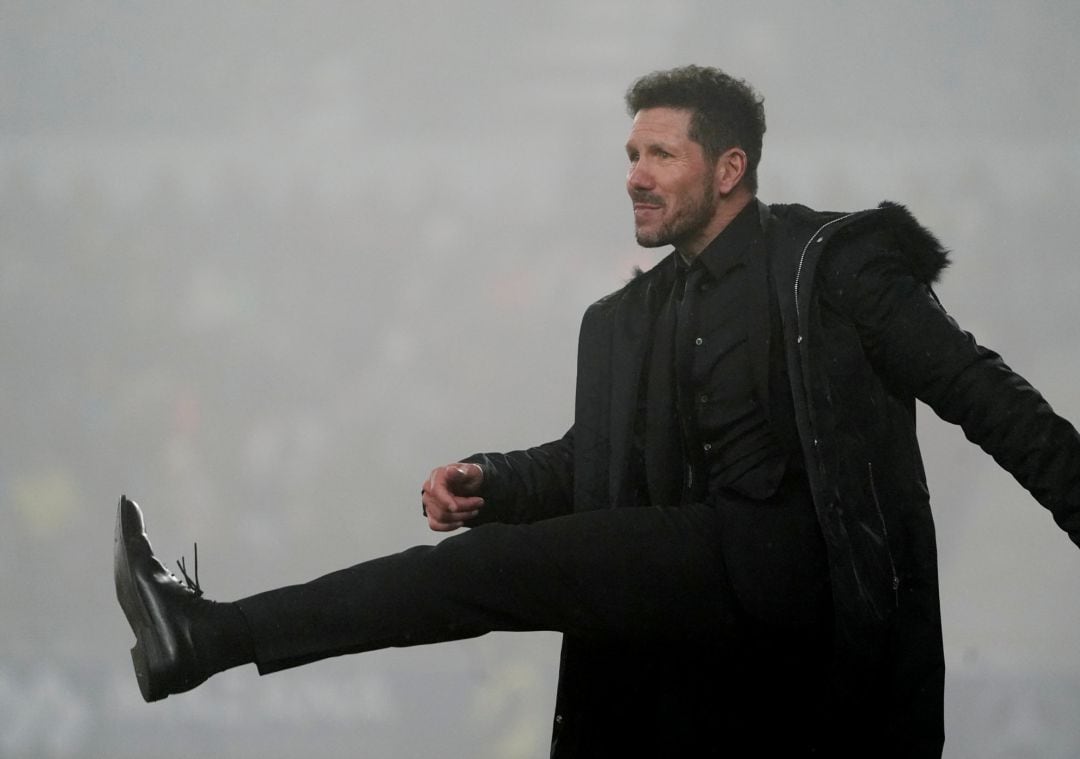 Imagen de Simeone lamentando una ocasión fallada en el partido frente al Huesca.