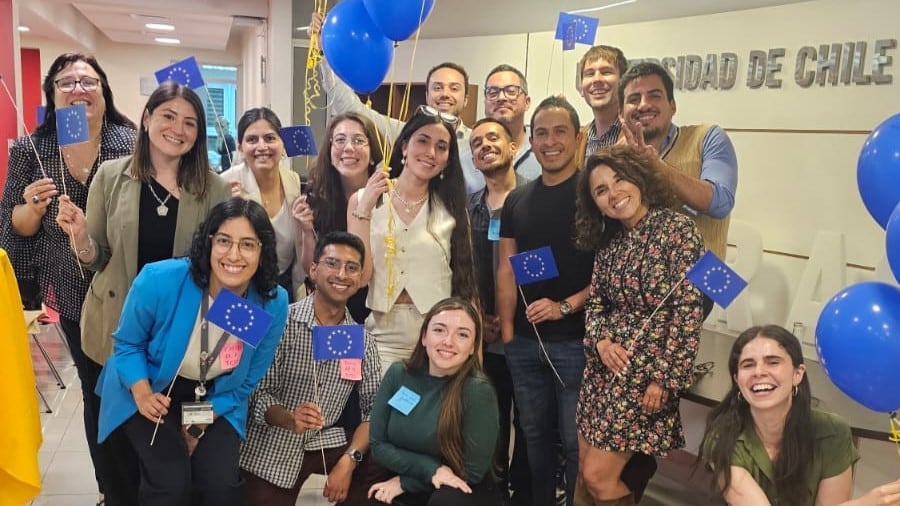 Luisa en un evento organizado para promocionar el programa Erasmus entre universitarios chilenos